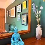 Serene Asian-inspired With Garden & Parking Будинок відпочинку Бристоль