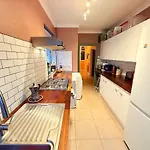 Будинок відпочинку Serene Asian-inspired With Garden & Parking *