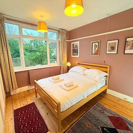 Prázdninový dům Serene Asian-inspired With Garden & Parking