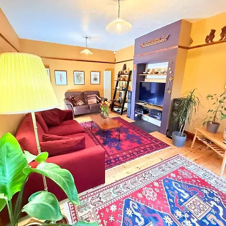 Serene Asian-inspired With Garden & Parking Bristol