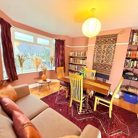 Serene Asian-inspired With Garden & Parking Prázdninový dům