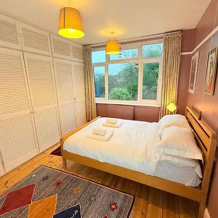 Serene Asian-inspired With Garden & Parking Будинок відпочинку Бристоль