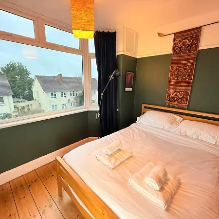 Serene Asian-inspired With Garden & Parking * Bristol