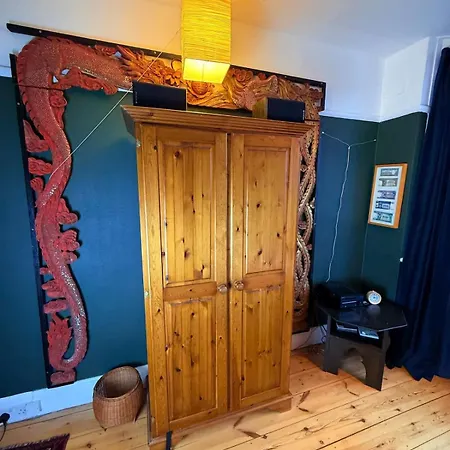 Hébergement de vacances Serene Asian-inspired With Garden & Parking Bristol