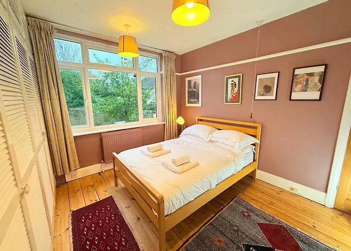 Semesterbostad Serene Asian-inspired With Garden & Parking