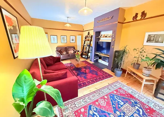 Serene Asian-inspired With Garden & Parking Bristol