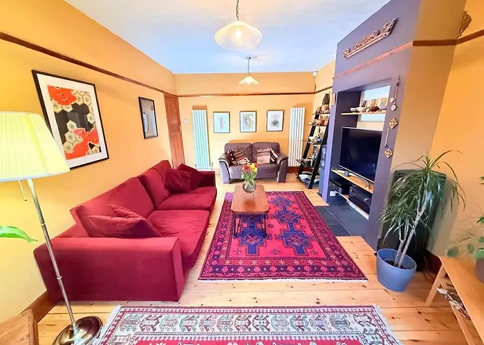 Serene Asian-inspired With Garden & Parking *