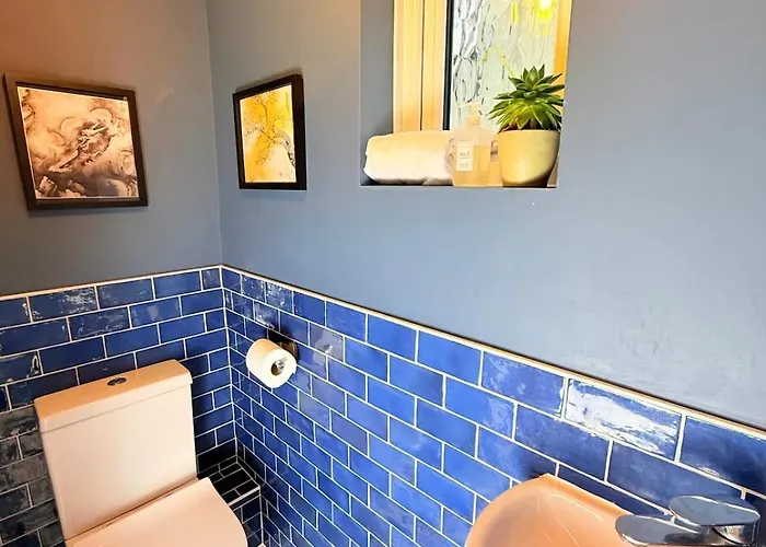 Serene Asian-inspired With Garden & Parking Bristol