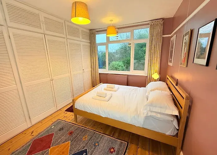 Serene Asian-inspired With Garden & Parking Prázdninový dům Bristol