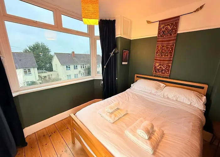 Serene Asian-inspired With Garden & Parking * Bristol