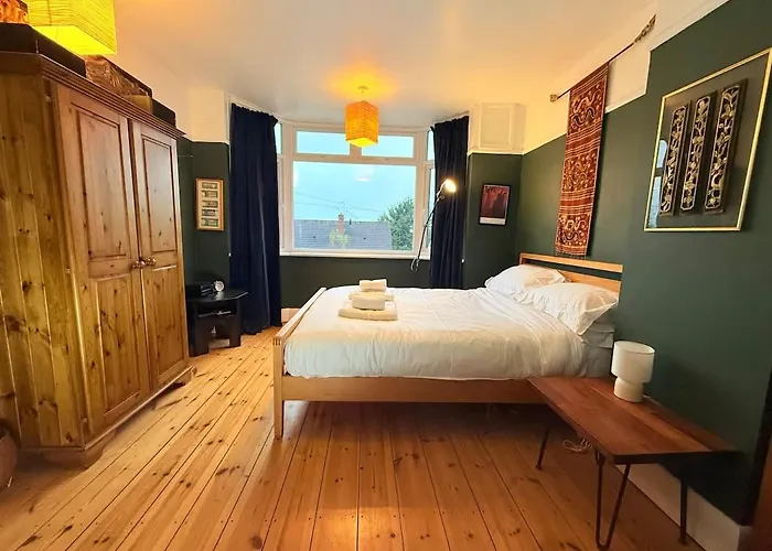 Serene Asian-inspired With Garden & Parking