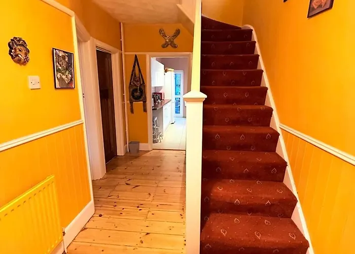 Serene Asian-inspired With Garden & Parking Prázdninový dům Bristol