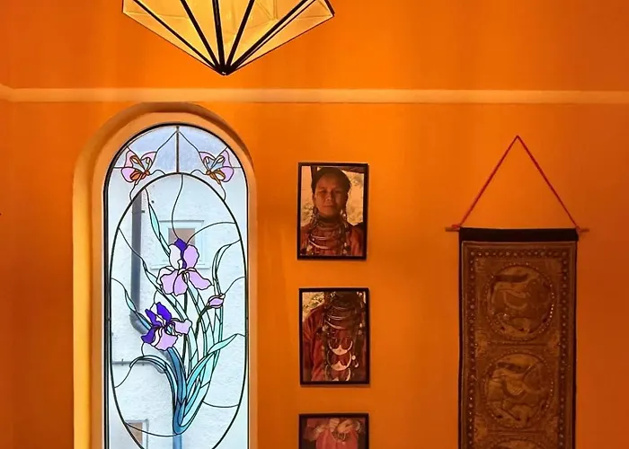 Serene Asian-inspired With Garden & Parking *