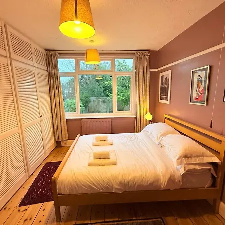 Vakantiehuis Serene Asian-inspired With Garden & Parking *