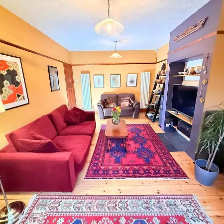 Serene Asian-inspired With Garden & Parking *