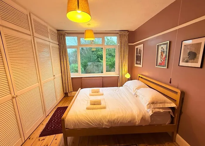 Vakantiehuis Serene Asian-inspired With Garden & Parking *