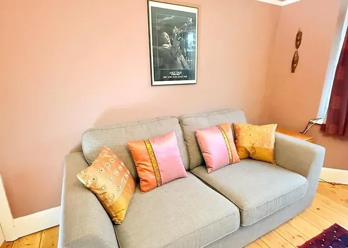 Serene Asian-inspired With Garden & Parking Bristol