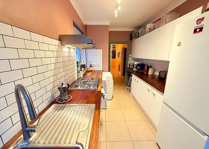 Vakantiehuis Serene Asian-inspired With Garden & Parking *