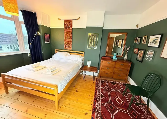 Serene Asian-inspired With Garden & Parking Vakantiehuis Bristol