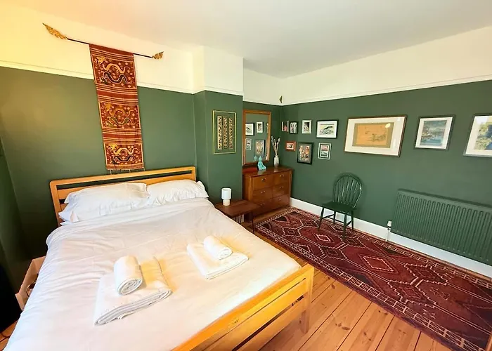 Serene Asian-inspired With Garden & Parking Vakantiehuis Bristol